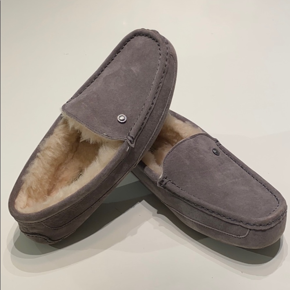 BRAND NEW Men’s Ugg Slippers